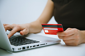 Интернет-магазины обяжут принимать банковские карты