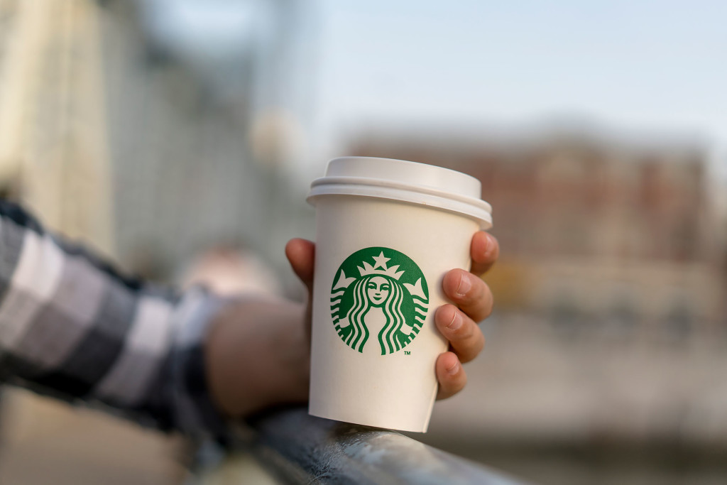 Starbucks начнет доставку еды в Китае с помощью Alibaba Group