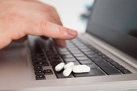 Госдума обсудит закон об онлайн-торговле лекарствами после Нового года