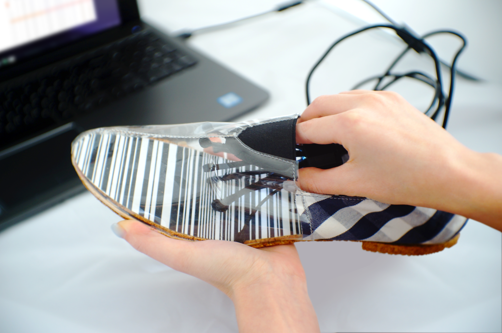 В ногу со временем: как устроена виртуальная примерка обуви у FITTIN