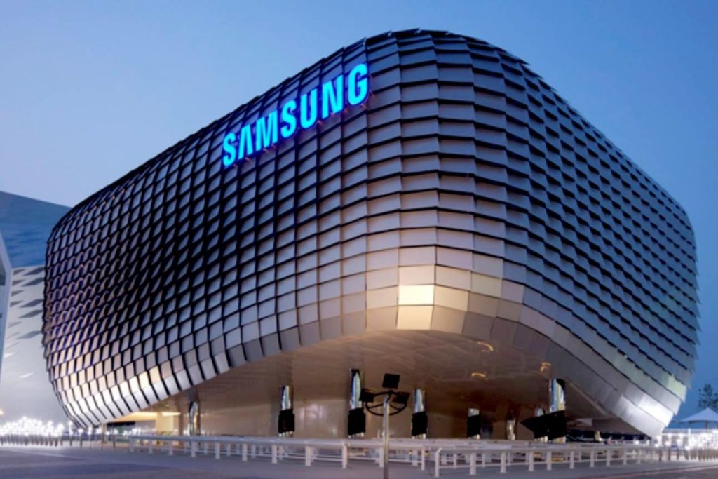 Samsung требует заблокировать интернет-магазины, незаконно использующие ее товарный знак