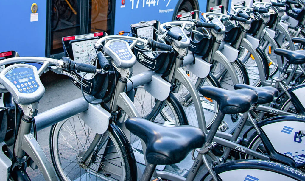 Курьеры служб доставки смогут до конца лета бесплатно пользоваться велосипедами "Велобайка"
