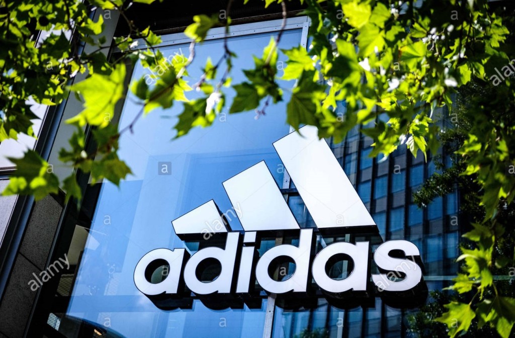 Adidas в онлайне: трехкратный рост выручки, отказ от маркетплейсов и убытки в четверть миллиарда