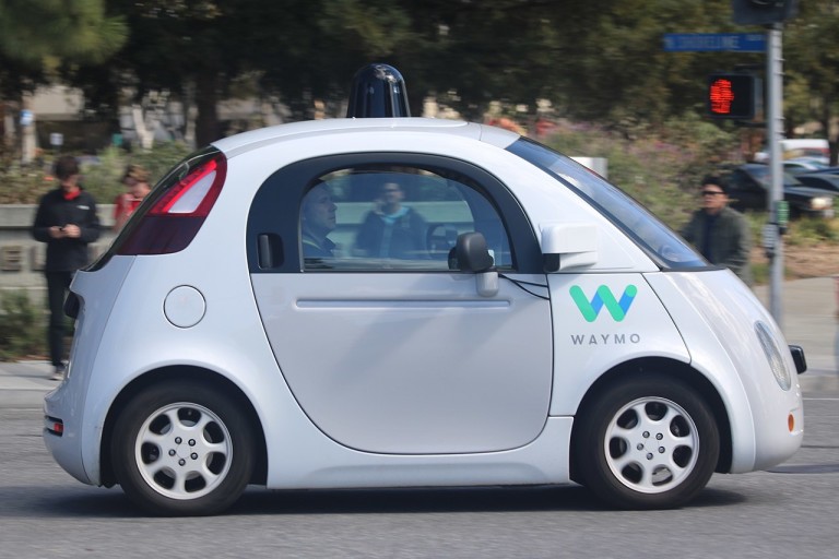 Самоуправляемая только Tesla? Почему Waymo больше не хочет называть свои авто Self-Driving