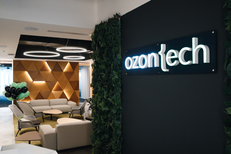 Ozon решил нанять больше тысячи IT-специалистов в Петербурге