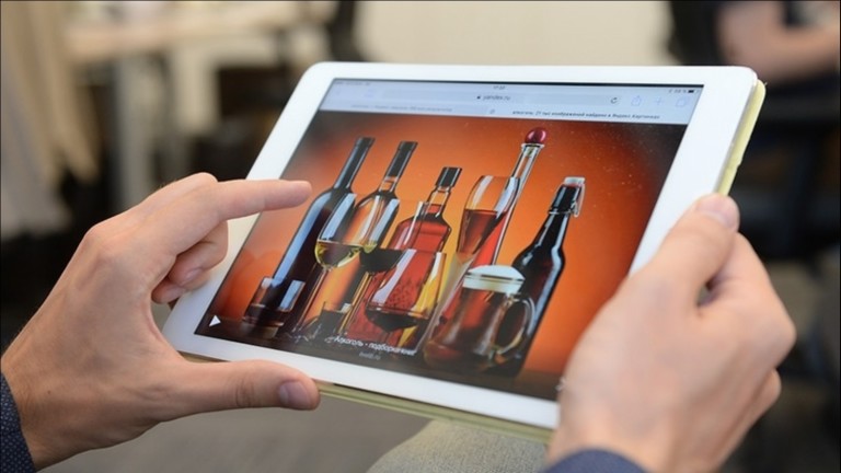 Минфин снова объявил об эксперименте по продаже алкоголя онлайн - на этот раз с нового года