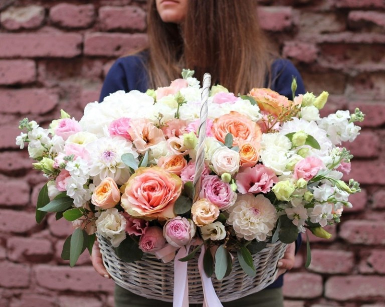 На российском AliExpress появились живые цветы: как магазинам попасть в новую категорию и на какие продажи можно рассчитывать