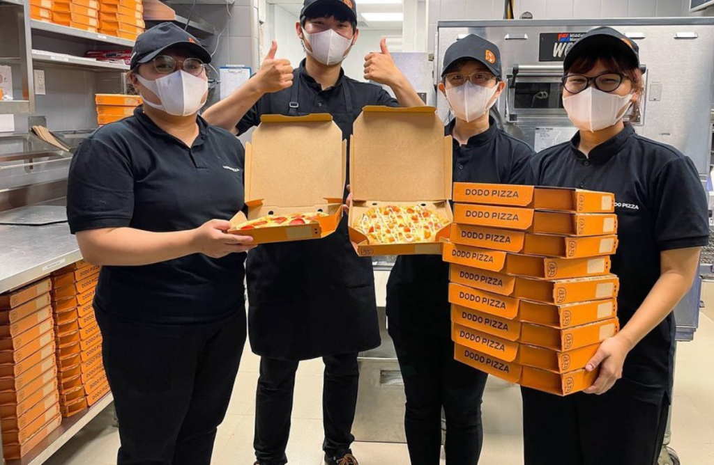 Из Сыктывкара в Сайгон: "Додо Пицца" начала доставлять готовые блюда по крупнейшему городу Вьетнама