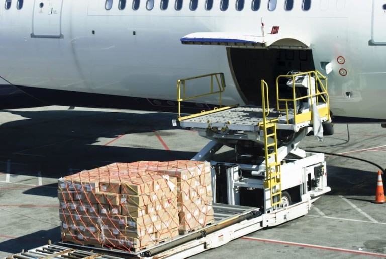 Авиаперевозки грузов из Китая становятся все более выгодными из-за подорожавшего морского фрахта