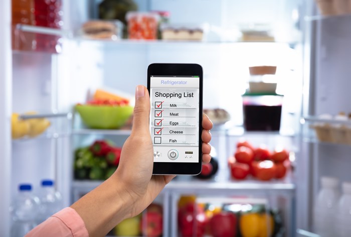 Amazon создал самообучающийся холодильник, который будет проверять сроки годности, рекомендовать и заказывать продукты
