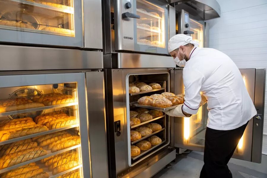 "Яндекс.Лавка" начинает печь собственный хлеб. Пока его можно попробовать только в Москве