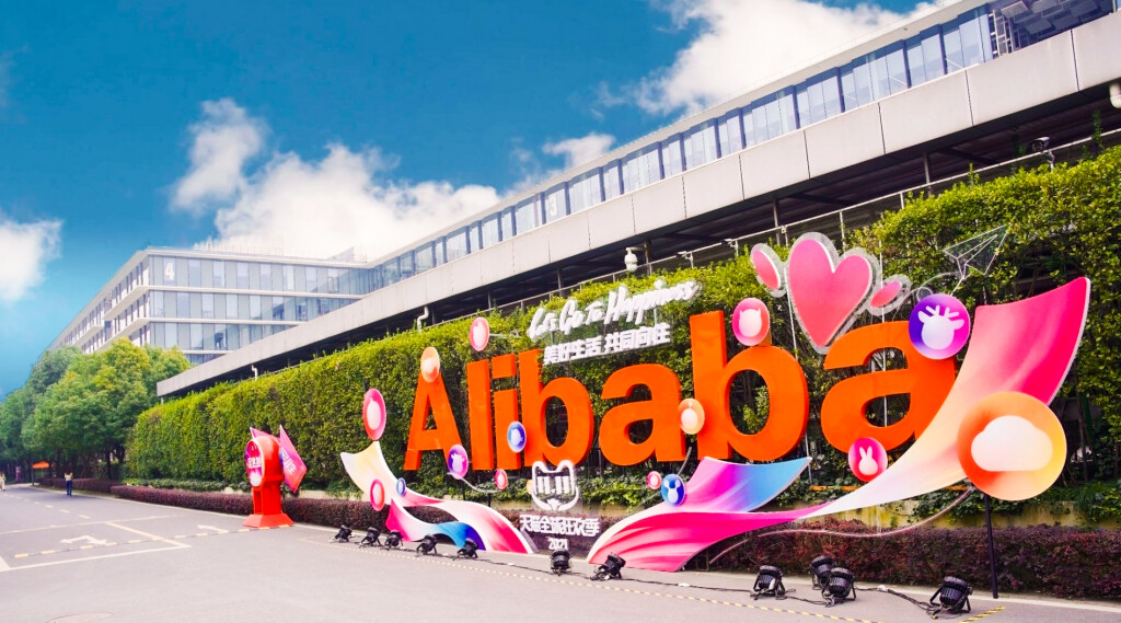 Китай и всё остальное: зачем Alibaba Group делит свой ecommerce на две компании?