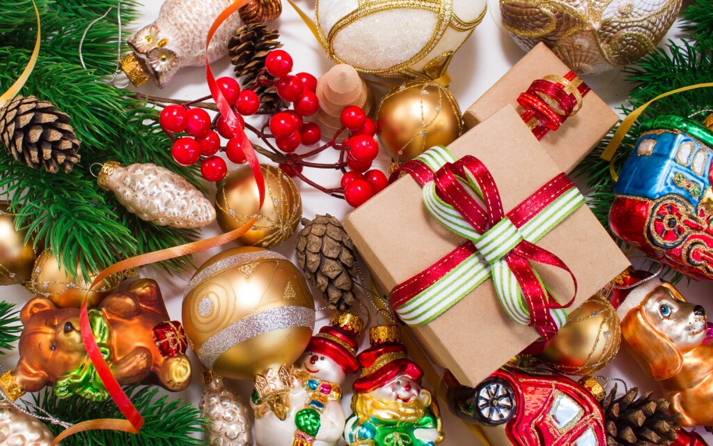 Ozon предлагает продавцам хранить новогодние товары на складах маркетплейса бесплатно - до 15 января