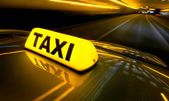 Людям с судимостью за насильственные преступления запретят водить такси. Но кто и как их может проверить?