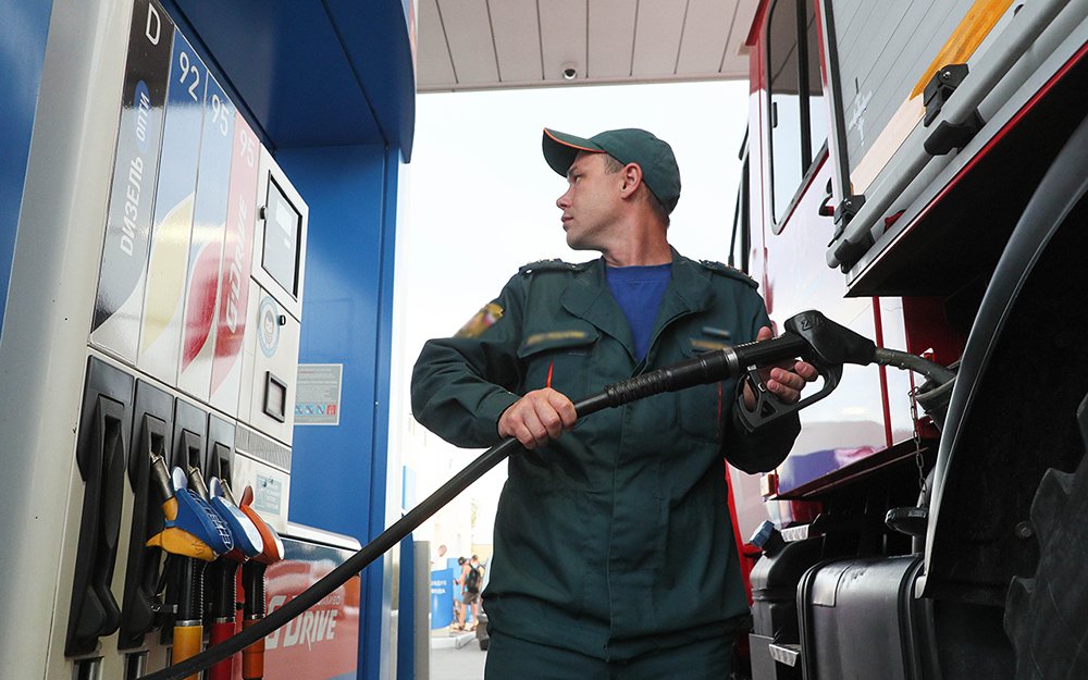 50 литров на грузовик, остальное - по европейским ценам! Кто и зачем требует ограничить в России продажу топлива иностранцам?