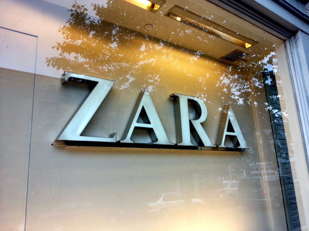 Что делают российские сотрудники Zara на складах Wildberries?
