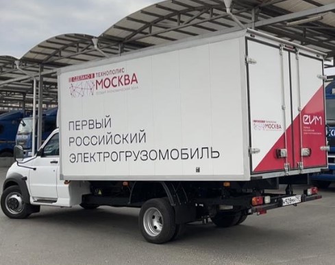 "Почта России" начала тестировать первые электромобили в регионах. Где они уже ездят?
