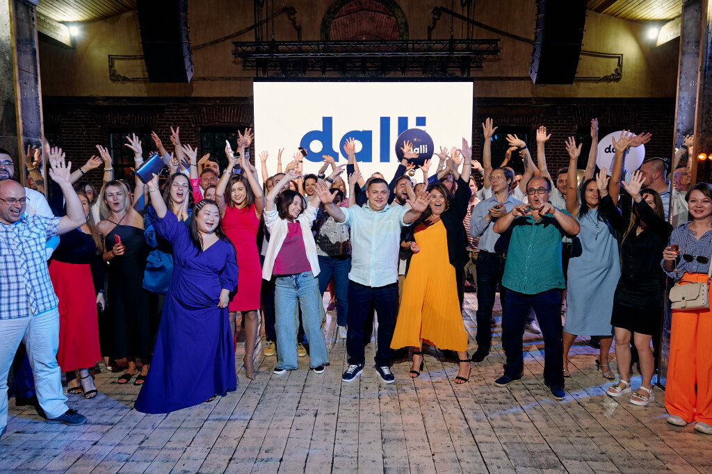 Бумажная вечеринка и нетворкинг за кальяном: как прошел 10-й день рождения службы доставки Dalli (ФОТОрепортаж)
