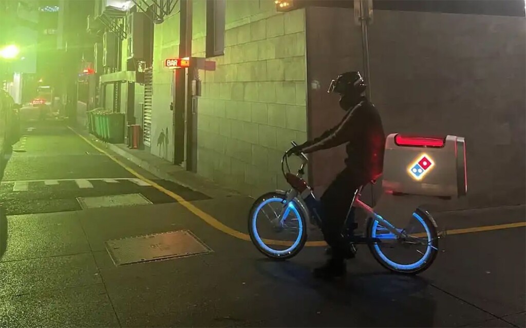 На улицах появились велосипеды с духовками для пиццы вместо багажника. Пока не в России (ФОТО)