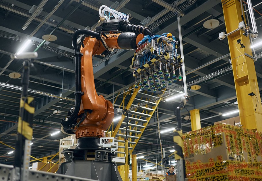 "Роборука" - что умеет и чему еще учится новый складской робот от "Яндекса"?